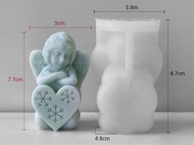 Molde silicona angel apoyado sobre corazon